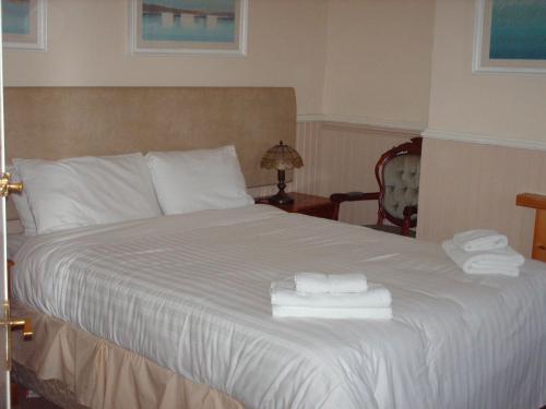 Twin Room image 3