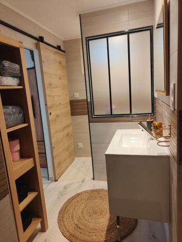Bathroom, appartement T2 cosy Vias near Vias Train Station