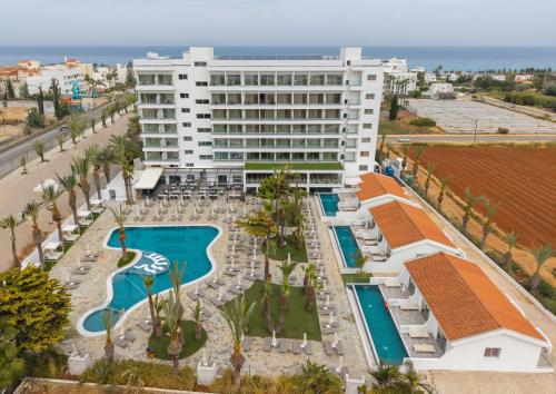 Bohemian Gardens Hotel in Протарас