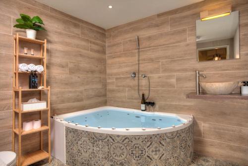 Masažna kad, Ruth's Suites - סוויטות רות - 2 in Safed