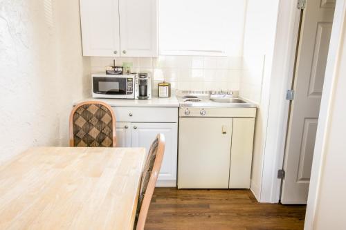 Studio - Main Floor - Not Pet Friendly