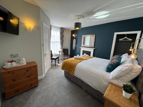 King Room image 3