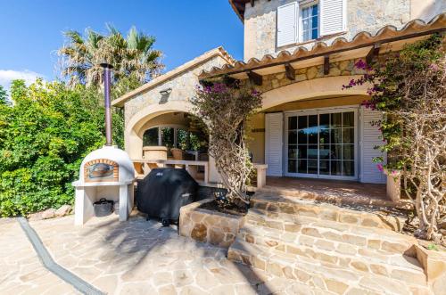 شرفة/ تراس, YourHouse Calimero Villa in ألجايدا