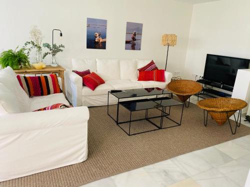 Chalet individual precioso con vistas y acceso directo al golf de Novo Sancti Petri gîte à louer Novo Sancti Petri