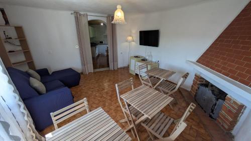 ห้องส่วนกลางสำหรับนั่งเล่น/ดูทีวี, Rei Wamba GuestHouse in วีลา เวลยา เด โรเดา