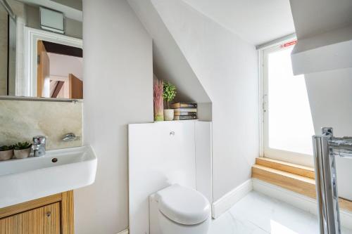 Sunny Loft in Center of London, London (photo 6)