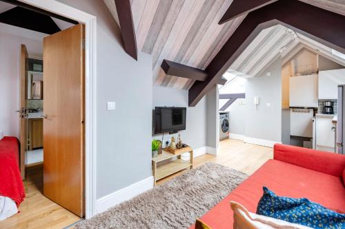 Sunny Loft in Center of London, London (photo 10)