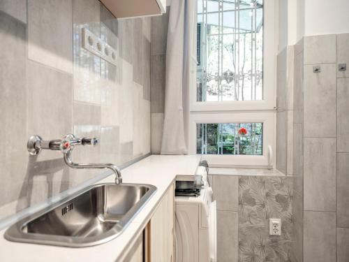 Gellert Studio Apartment - image 8