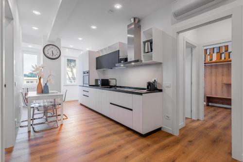 Casa vacanze Delina- Luxury Apartment metro A, Roma (foto 3)