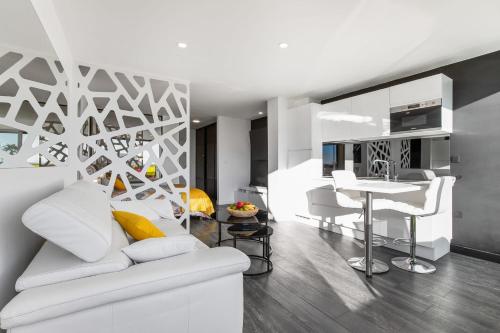 Apartment image 10