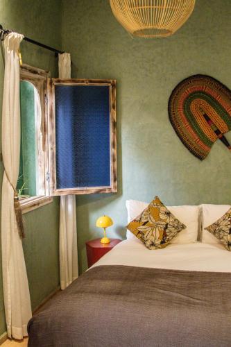 room detail thumbnail 1