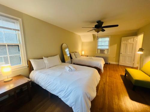 Lux 4 Bed Home w/ Parking Walk to Bethesda Metro! in Chevy Chase, USA