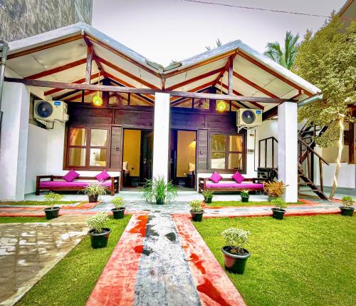 The Wave Rooms & Hostel in Arugam Bay