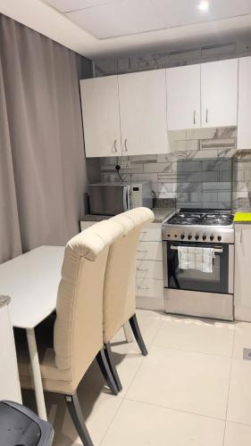 Kitchen, Amiqa Homes DIP 1 near Nmc Hospital