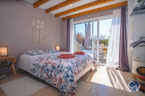 Villa moderne avec piscine dans village calme in Venejan