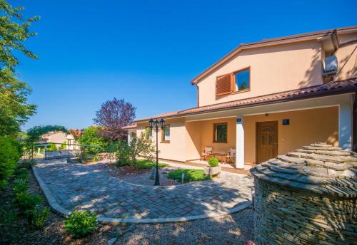 المنظر الخارجي, Villa Brigita, a beautiful villa close to the beach in Topid