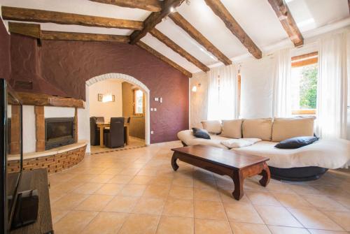 المرافق, Villa Brigita, a beautiful villa close to the beach in Topid