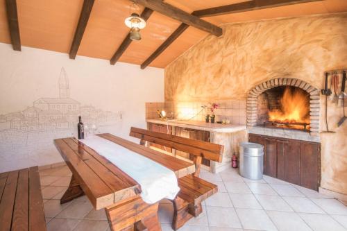 مطبخ, Villa Brigita, a beautiful villa close to the beach in Topid