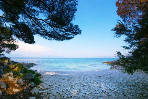 مناطق جذب قريبة, Villa Brigita, a beautiful villa close to the beach in Topid