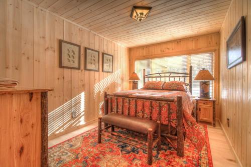 Amazing Estate on 100 Acres with Swimming Pool and 10 BRs Amazing Estate on 100 Acres with Swimming Pool and 10 BRs