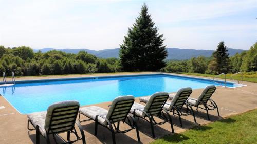 Amazing Estate on 100 Acres with Swimming Pool and 10 BRs Amazing Estate on 100 Acres with Swimming Pool and 10 BRs