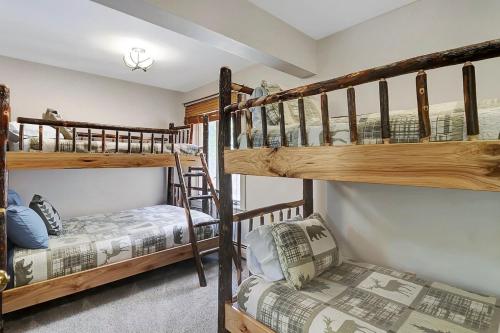 Amazing Estate on 100 Acres with Swimming Pool and 10 BRs Amazing Estate on 100 Acres with Swimming Pool and 10 BRs