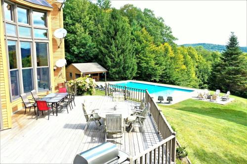 Amazing Estate on 100 Acres with Swimming Pool and 10 BRs Amazing Estate on 100 Acres with Swimming Pool and 10 BRs