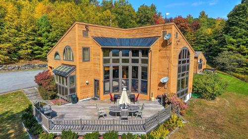 Amazing Estate on 100 Acres with Swimming Pool and 10 BRs Amazing Estate on 100 Acres with Swimming Pool and 10 BRs