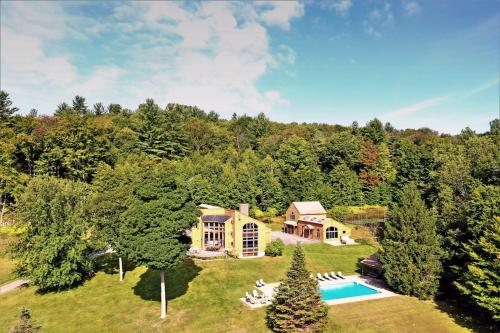 Amazing Estate on 100 Acres with Swimming Pool and 10 BRs Amazing Estate on 100 Acres with Swimming Pool and 10 BRs
