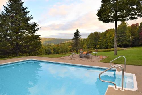 Amazing Estate on 100 Acres with Swimming Pool and 10 BRs Amazing Estate on 100 Acres with Swimming Pool and 10 BRs