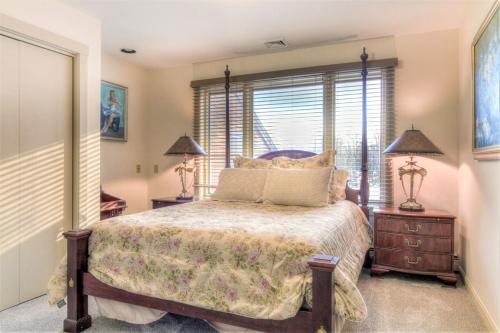 Amazing Estate on 100 Acres with Swimming Pool and 10 BRs Amazing Estate on 100 Acres with Swimming Pool and 10 BRs