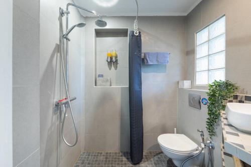 Fürdőszoba, Appartement calme avec cachet (20 min de Paris) in Maisons-Laffitte