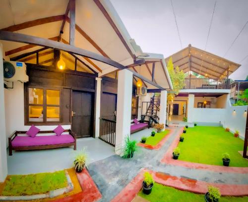 Garden, The Wave Rooms & Hostel in Arugam Bay