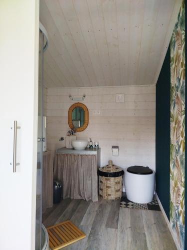 Vannas istaba, Chalet avec SPA en pleine nature 30 min des plages lac, océan et bassin d'Arcachon (Chalet avec SPA en pleine nature 30 min des plages lac, ocean et bassin d'Arcachon) in Castelnau-de-Médoc