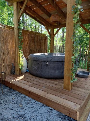 Karstais baseins, Chalet avec SPA en pleine nature 30 min des plages lac, océan et bassin d'Arcachon (Chalet avec SPA en pleine nature 30 min des plages lac, ocean et bassin d'Arcachon) in Castelnau-de-Médoc