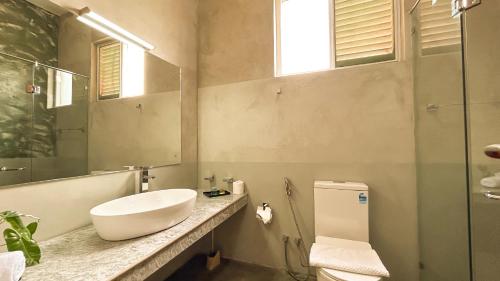 Deluxe Double Room image 2