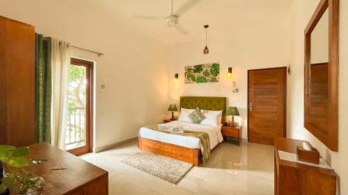 Double Room with Balcony room in J Leaf Hotel By Blue Bird