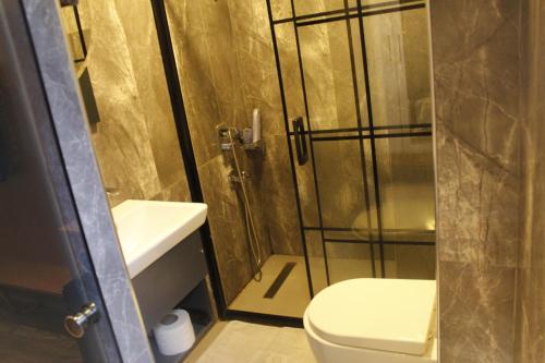 Standard Double Room image 10