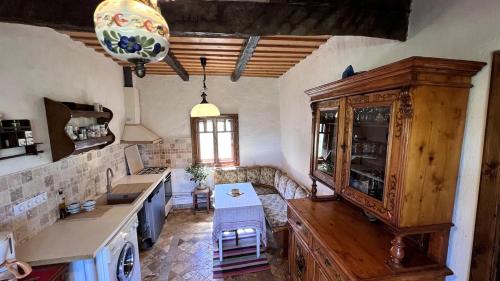 Casa Maramureseana - Refugiu Traditional Maramuresean Cazare de Poveste in Natura langa parau Loc de in Marga