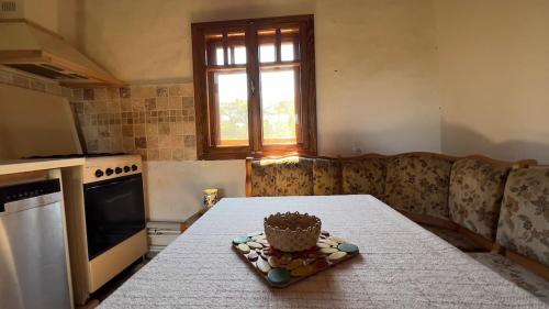Casa Maramureseana - Refugiu Traditional Maramuresean Cazare de Poveste in Natura langa parau Loc de in Marga