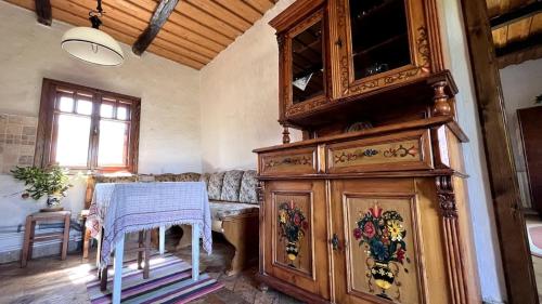Casa Maramureseana - Refugiu Traditional Maramuresean Cazare de Poveste in Natura langa parau Loc de in Marga