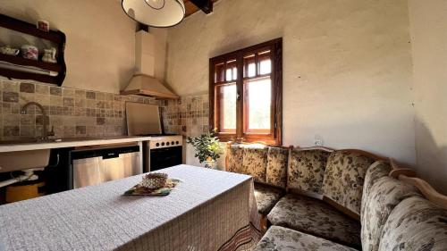 Casa Maramureseana - Refugiu Traditional Maramuresean Cazare de Poveste in Natura langa parau Loc de in Marga