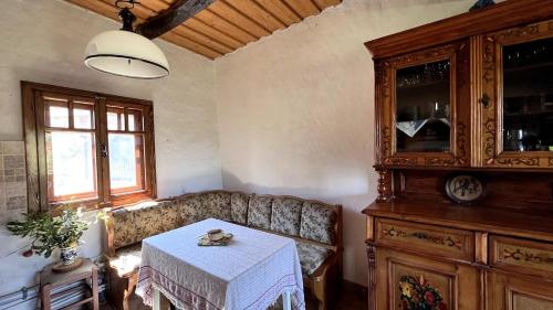 Casa Maramureseana - Refugiu Traditional Maramuresean Cazare de Poveste in Natura langa parau Loc de in Marga