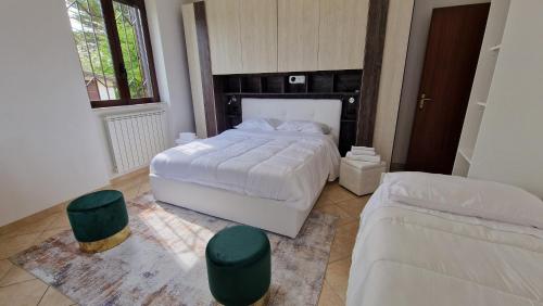 Country Chic Antico Casale - piscina idromassaggio lettini, solarium, cinema experience, wifi, parch in Caiazzo