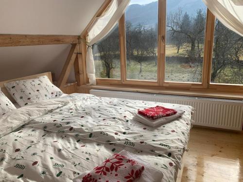 Casa Bunica - Vila Rustica cu Prispa Experienta Romaneasca Autentica langa Parau in Natura Loc Joaca in Marga