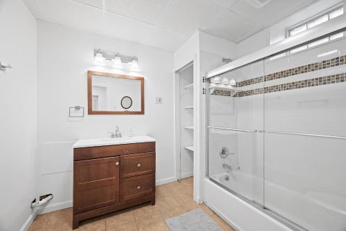 Shadyside, Pittsburgh !A Modern and Bright Private Bedroom with Shared Bathroom near Frick Művészeti Múzeum