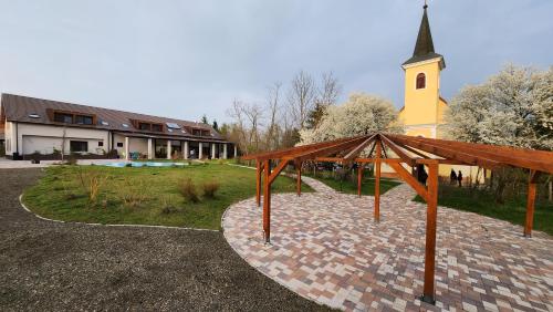 Attractions, Kalman Kertje Panzio es Rendezvenyhaz in Horpács