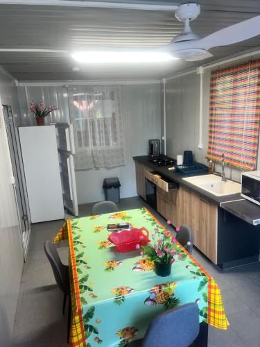 Kitchen, Villa Le Flamboyant de Grenade in Pointe-Noire