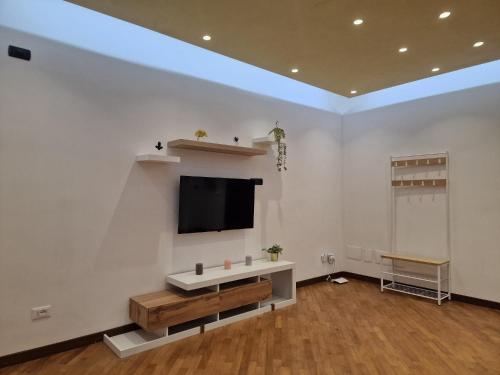 One-Bedroom Apartment image 2