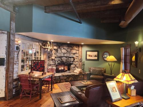 The Common Man Inn, Spa & Lodge - 로비